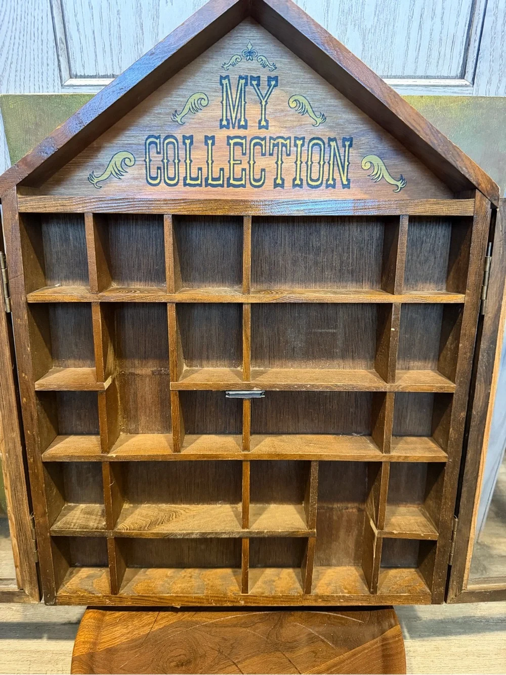 Vintage My Collection Curio Trinket Shelf.